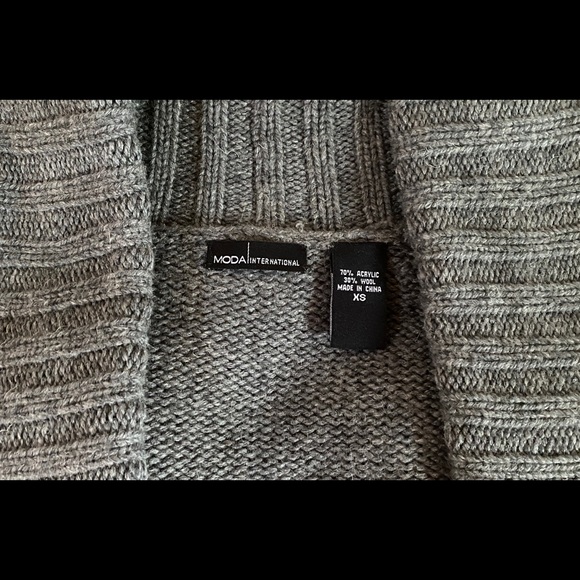 Moda International by Victoria’s Secret Sweater - Picture 4 of 5